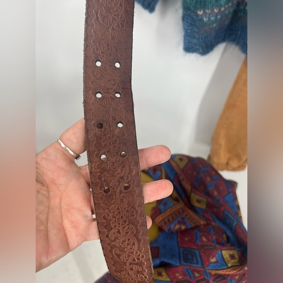 Gap floral embossed Brown Leather Belt with Brass Buckle M - Picture 4 of 12
